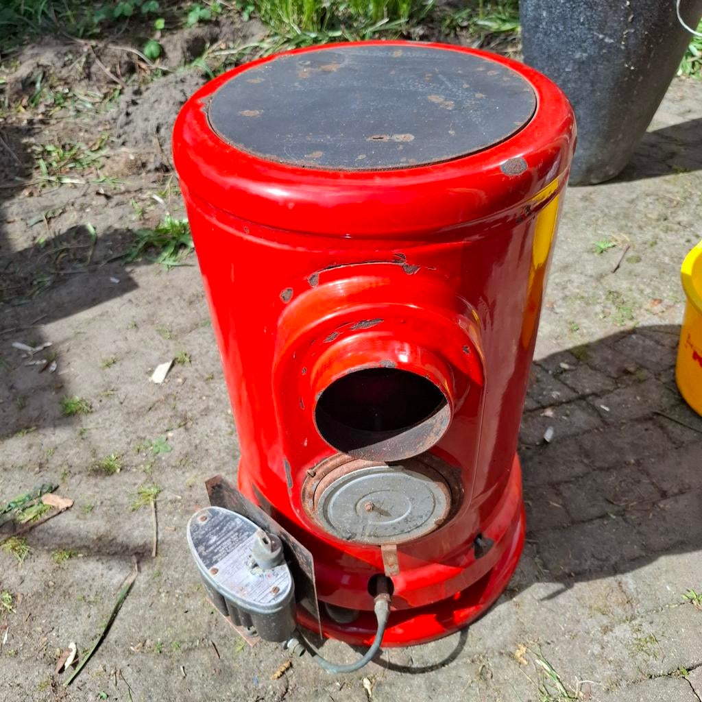 Oude olie kachel stookolie of petroleum, Huis en Inrichting, Ophalen, Overige brandstoffen, Petroleumkachel