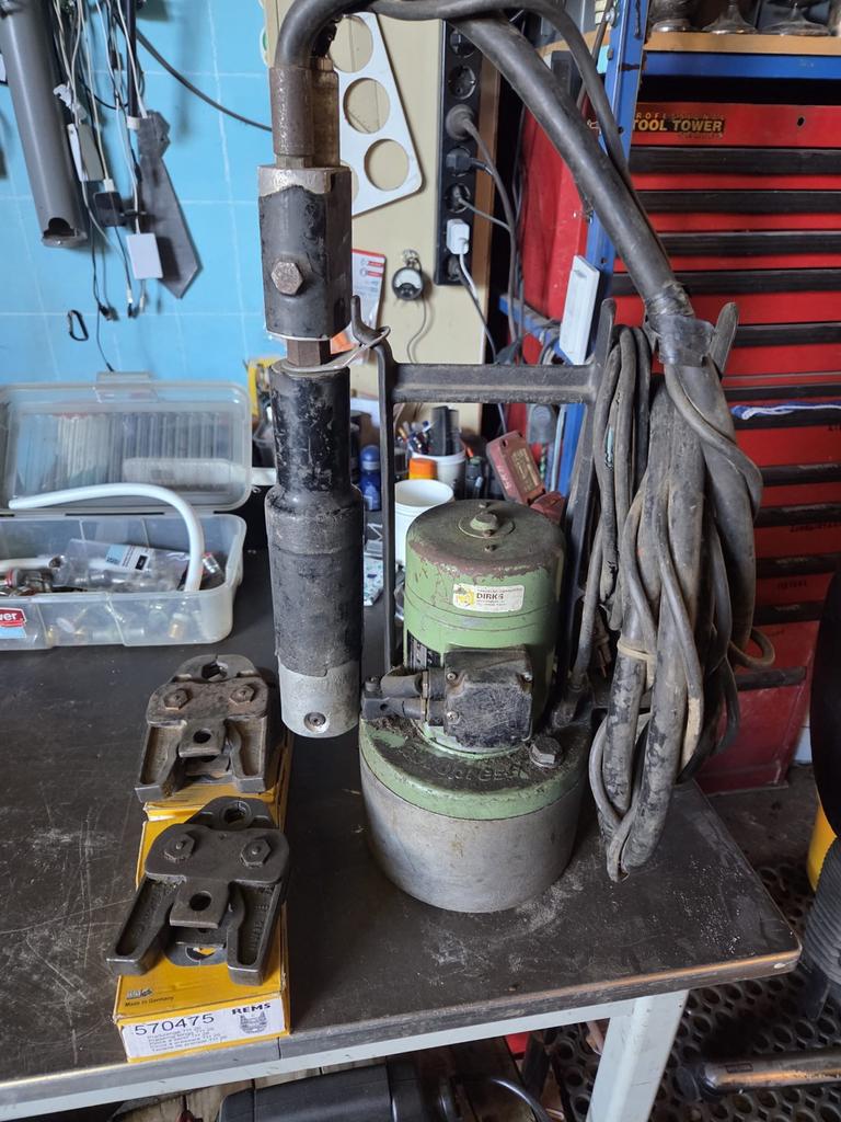 hydraulische pers met perskoppen, Ophalen of Verzenden, Gebruikt