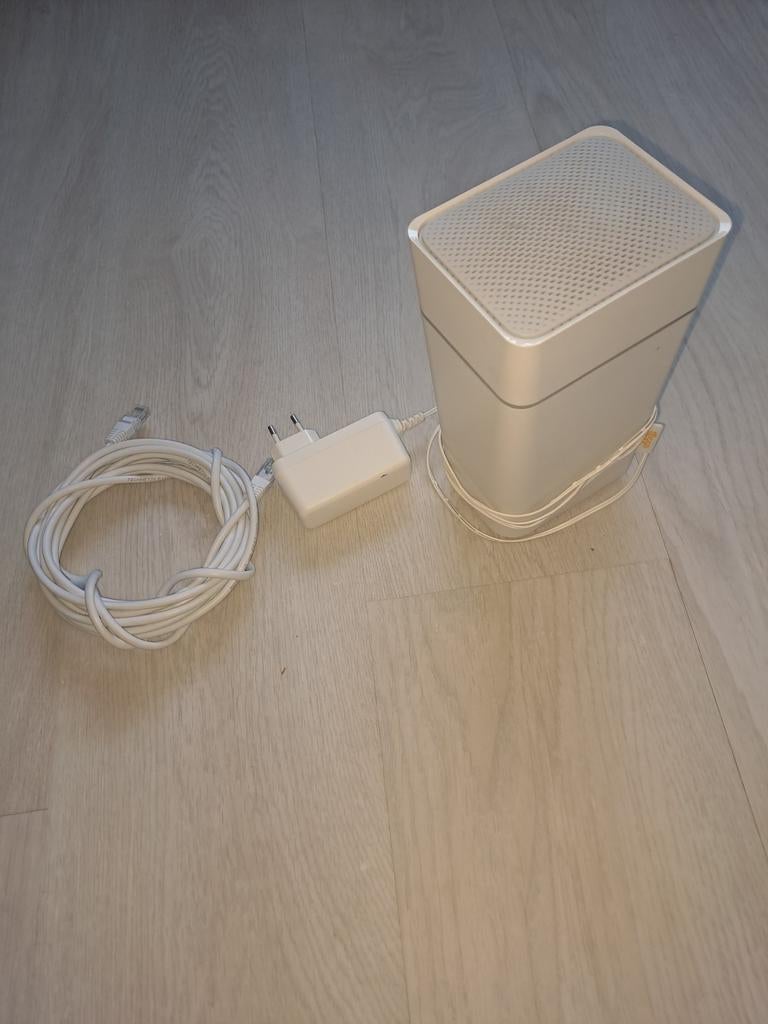 SmartWifi modem Giga van Artis., Ophalen of Verzenden, Gebruikt, Router met modem