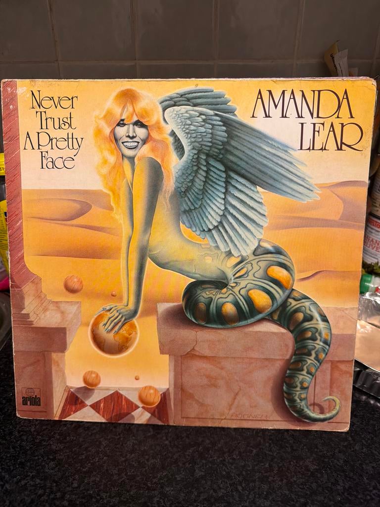 T5.  Amanda Lear - Never Trust A Pretty Face LP (Ariola), Cd's en Dvd's, Vinyl | Pop, Ophalen of Verzenden, 1960 tot 1980, Gebruikt