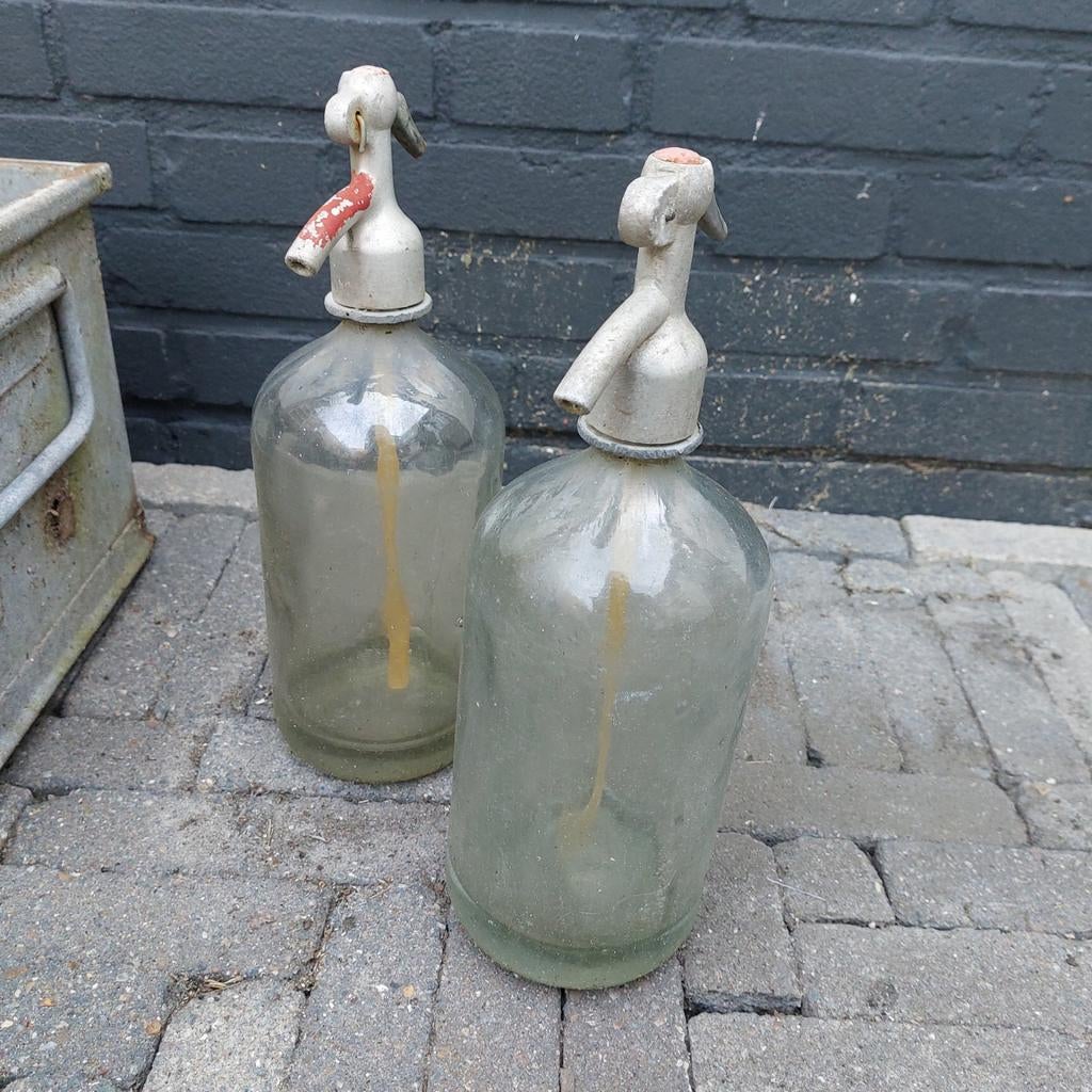 2 vintage spuitflessen, Ophalen