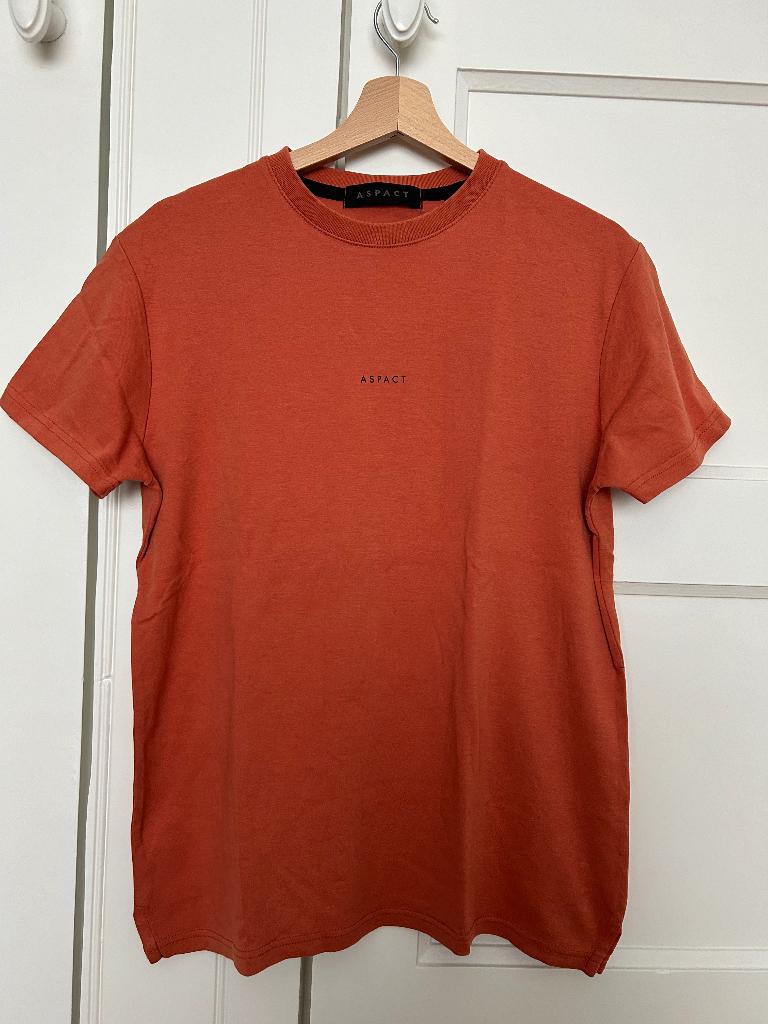 T-shirt Aspact - mt S, Kleding | Heren, T-shirts, Aspact, Ophalen of Verzenden, Zo goed als nieuw, Rood