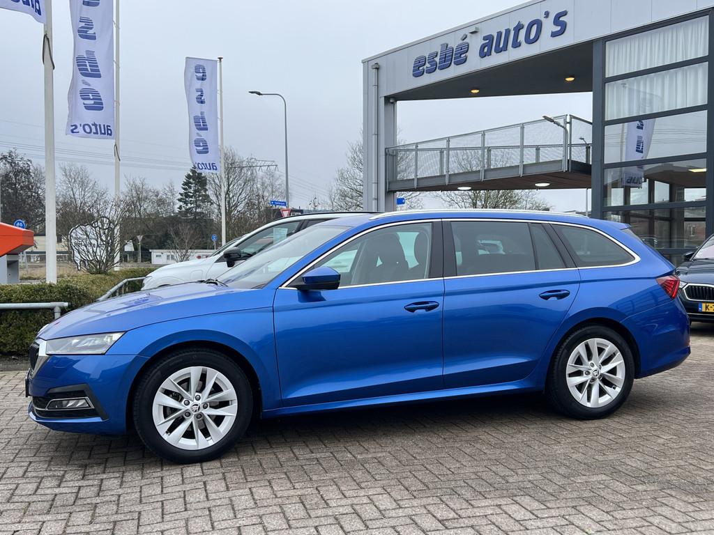 Skoda Octavia Combi 1.5 TSI 150 pk First Edition Trekhaak Na, Stof, 4 cilinders, 150 pk, Blauw