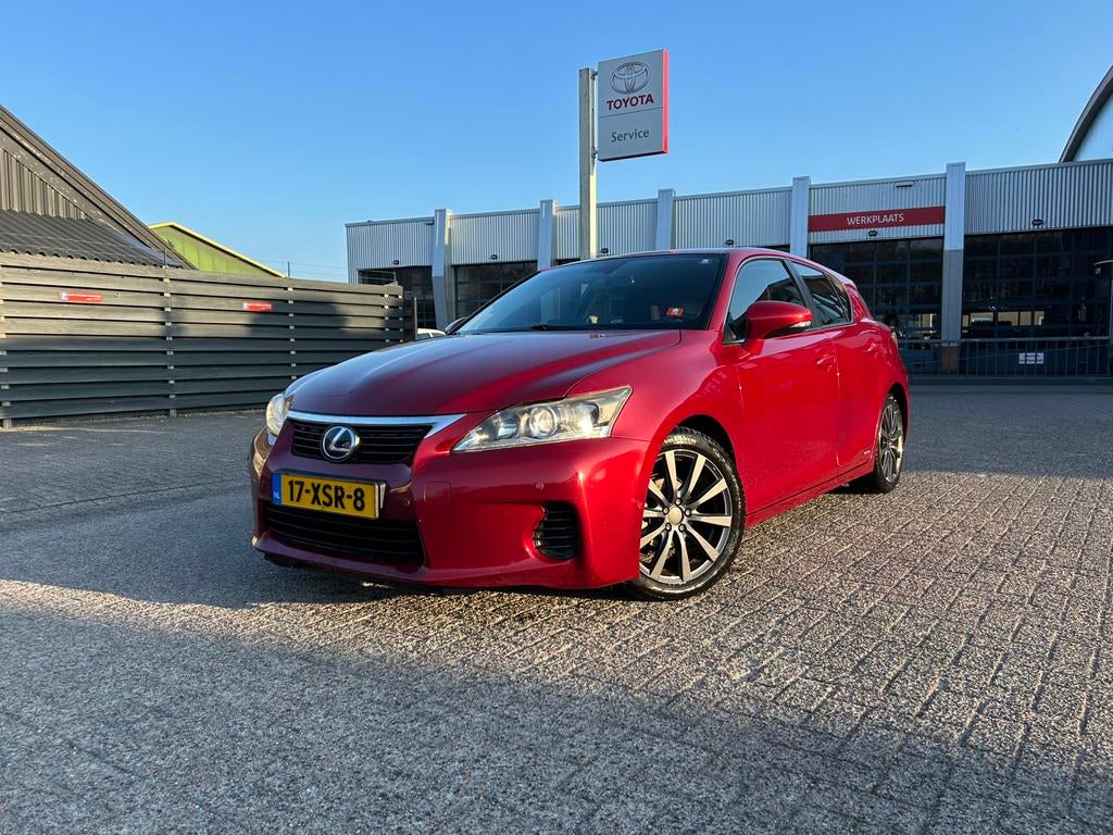 Lexus CT-H 200H 1.8 Hybrid 2012 Rood, 1345 kg, Parkeersensor, Origineel Nederlands, 26 km/l