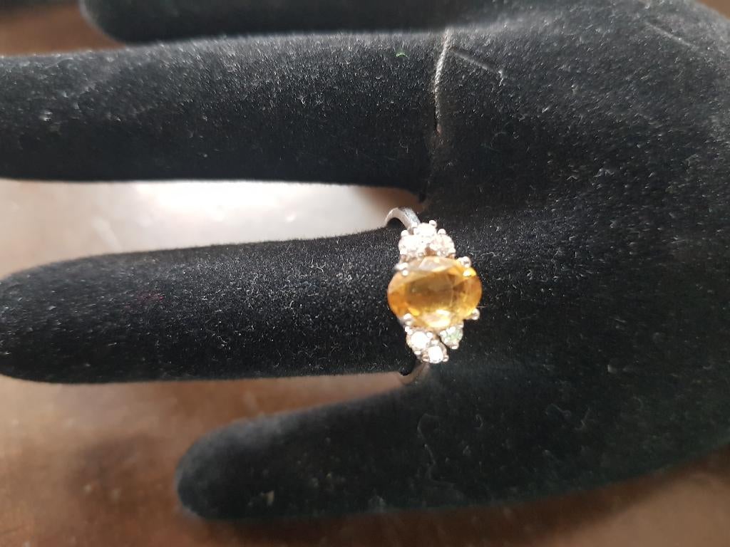 14 krt witgouden ring met honingcitrien en 6 briljanten, Nieuw, Ophalen of Verzenden, Kleiner dan 17, Met edelsteen