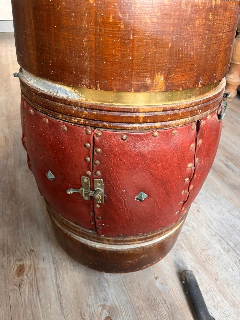 Dranken opbergkast, Ophalen