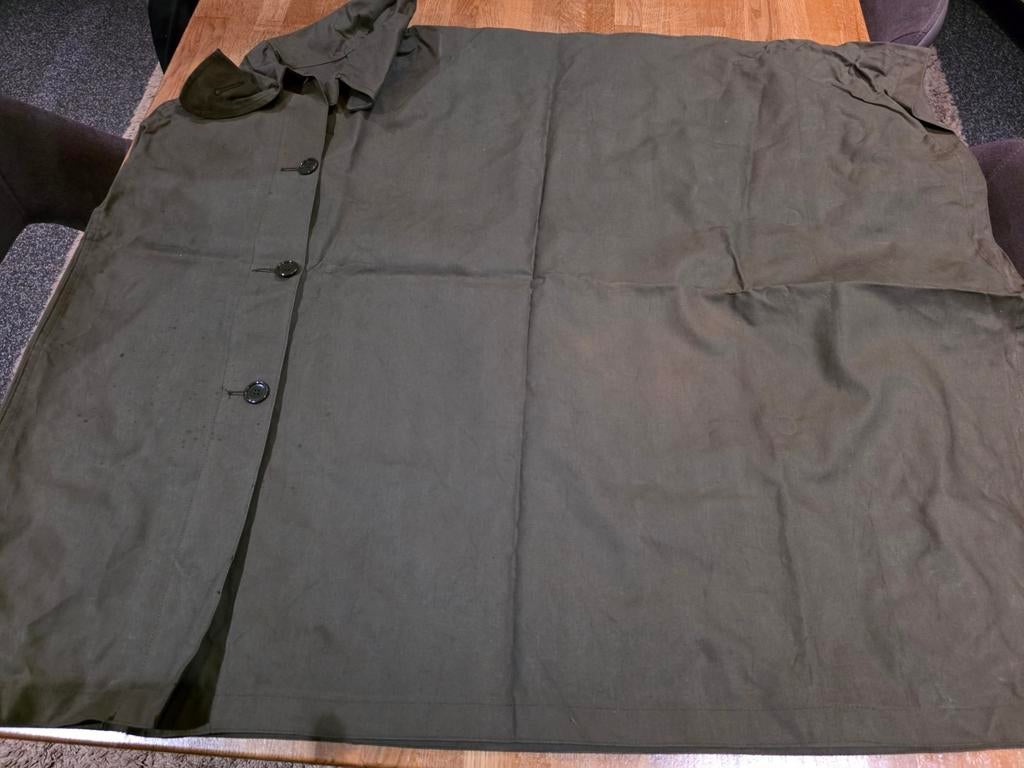 Vintage leger  Regenjas - Olive Groen, Verzamelen, Militaria | Algemeen, Ophalen of Verzenden, Landmacht, Nederland, Kleding of Schoenen