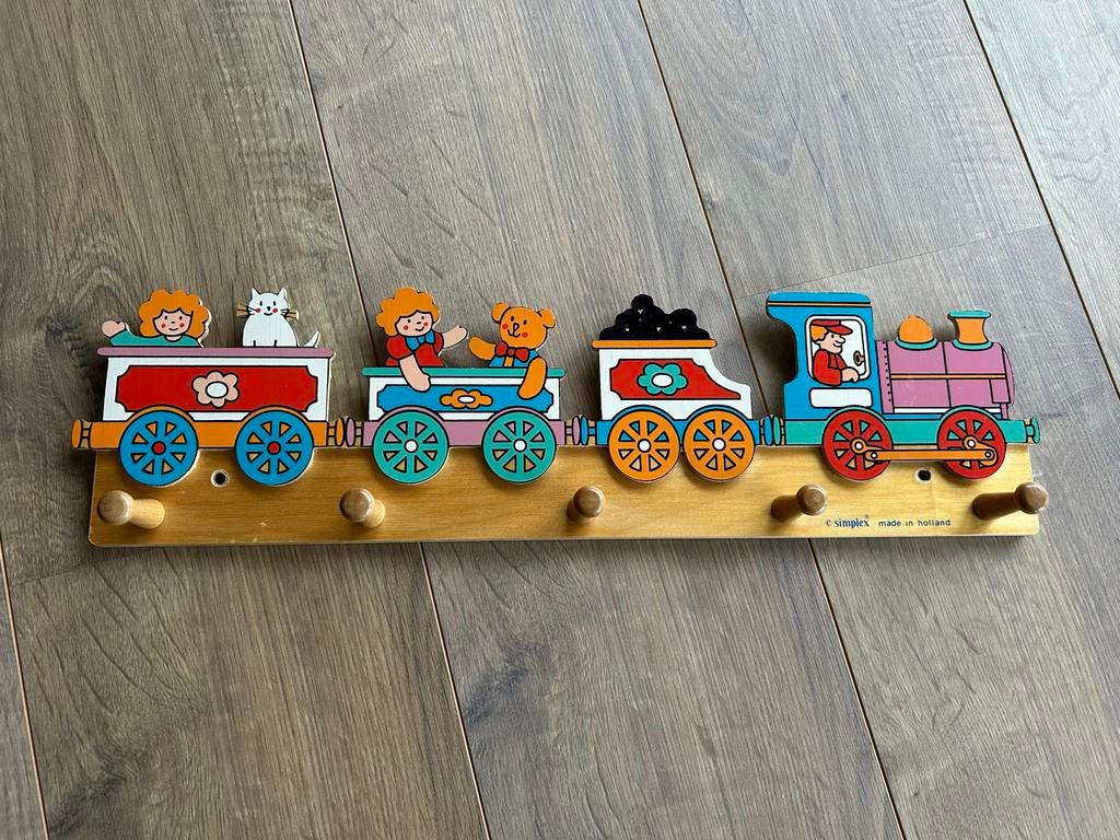 Leuke houten kinderkapstok trein, Ophalen, Zo goed als nieuw