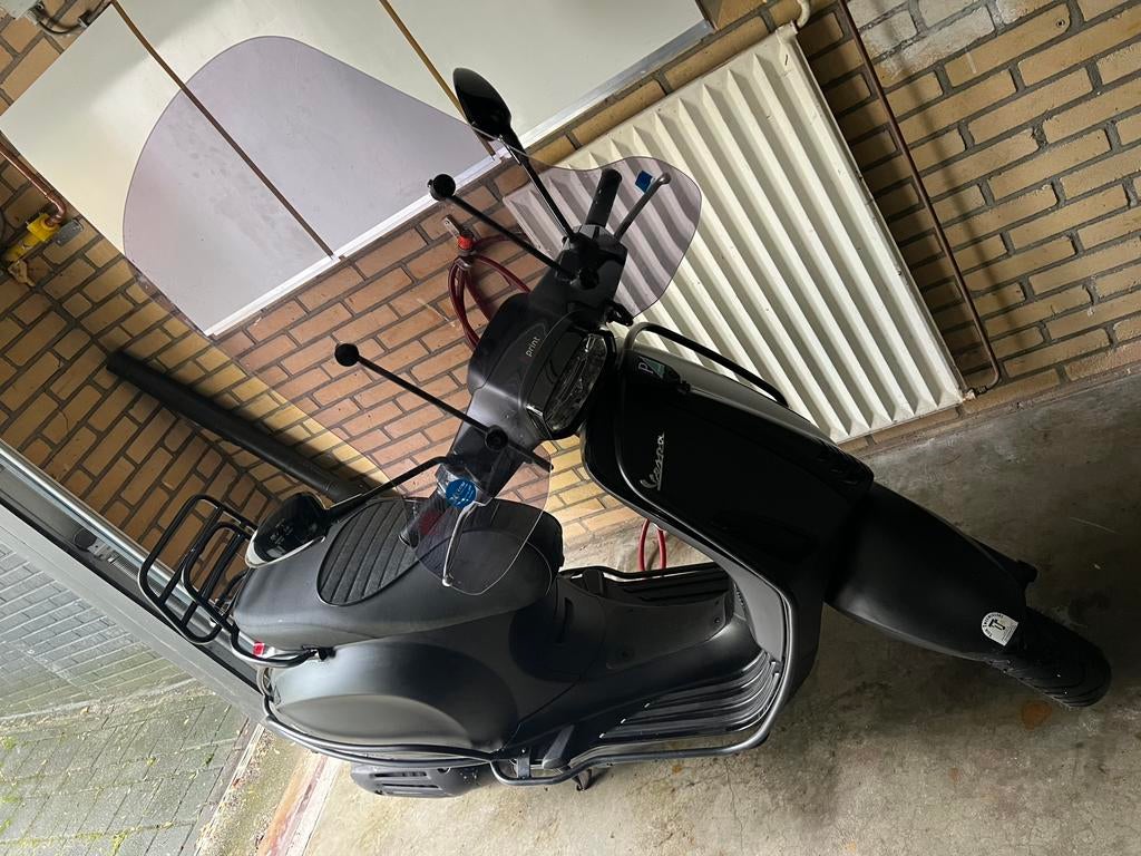 Vespa sprint (zie omschrijving), Ophalen, Zo goed als nieuw, Benzine, Vespa