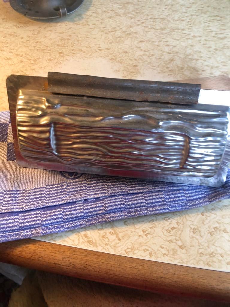 Oude chocoladevorm boomstam, Ophalen