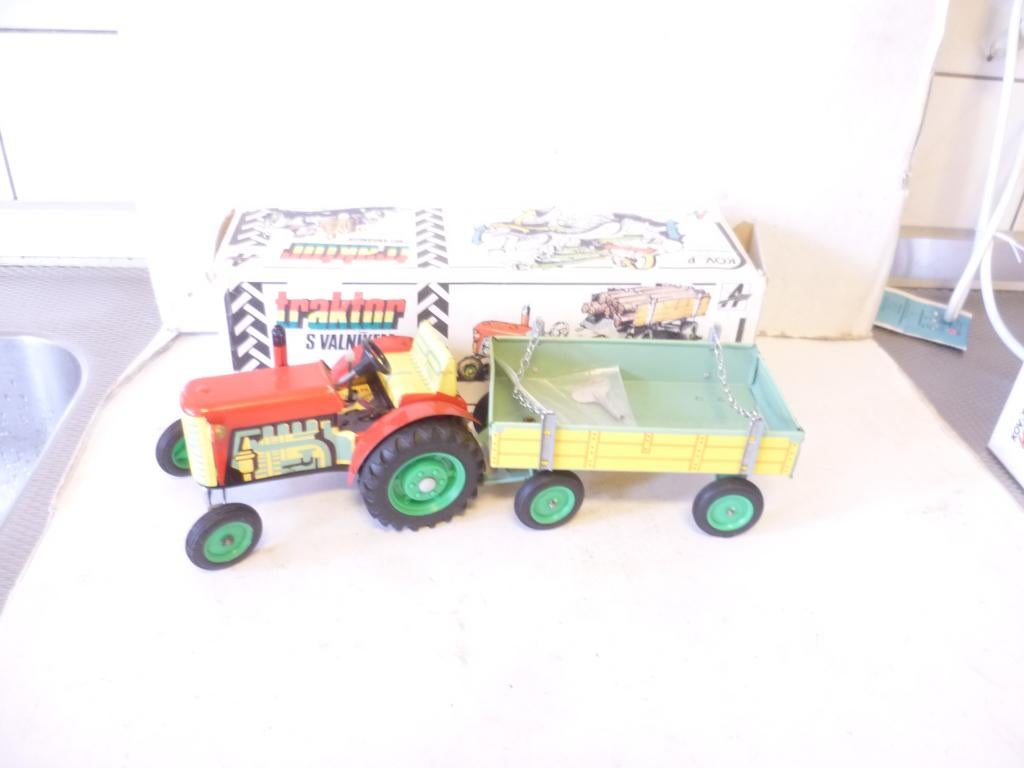 Kovap blikken Zetor Tractor met aanhanger opwindbaar 1:25, Ophalen of Verzenden, Nieuw, Overige typen, Overige merken