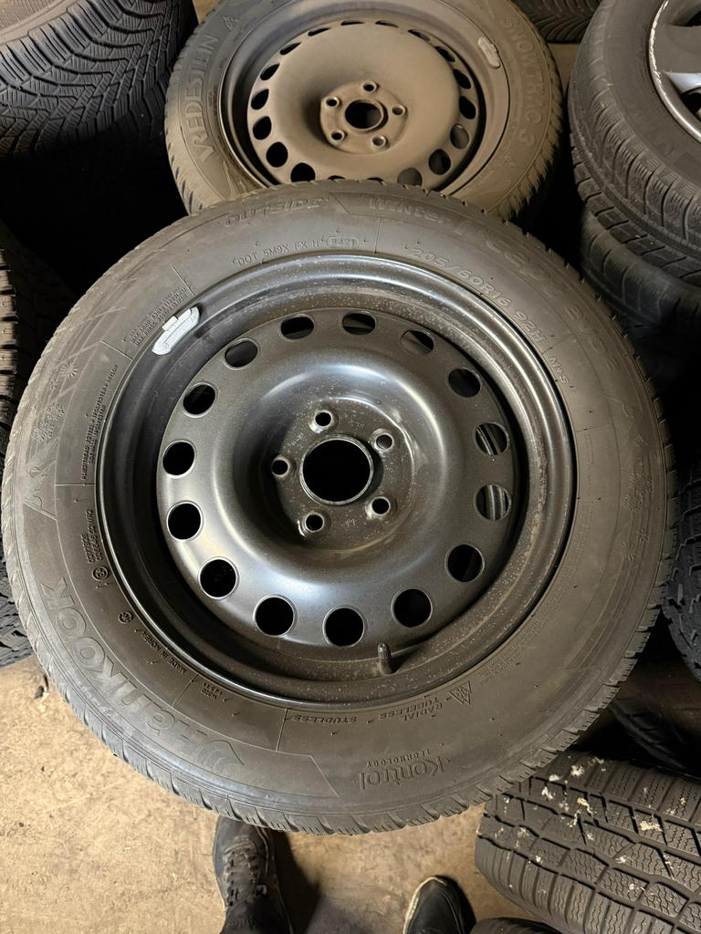 winterbanden KIA Niro, Auto-onderdelen, Banden en Velgen, Ophalen, 16 inch, Band(en), 205 mm