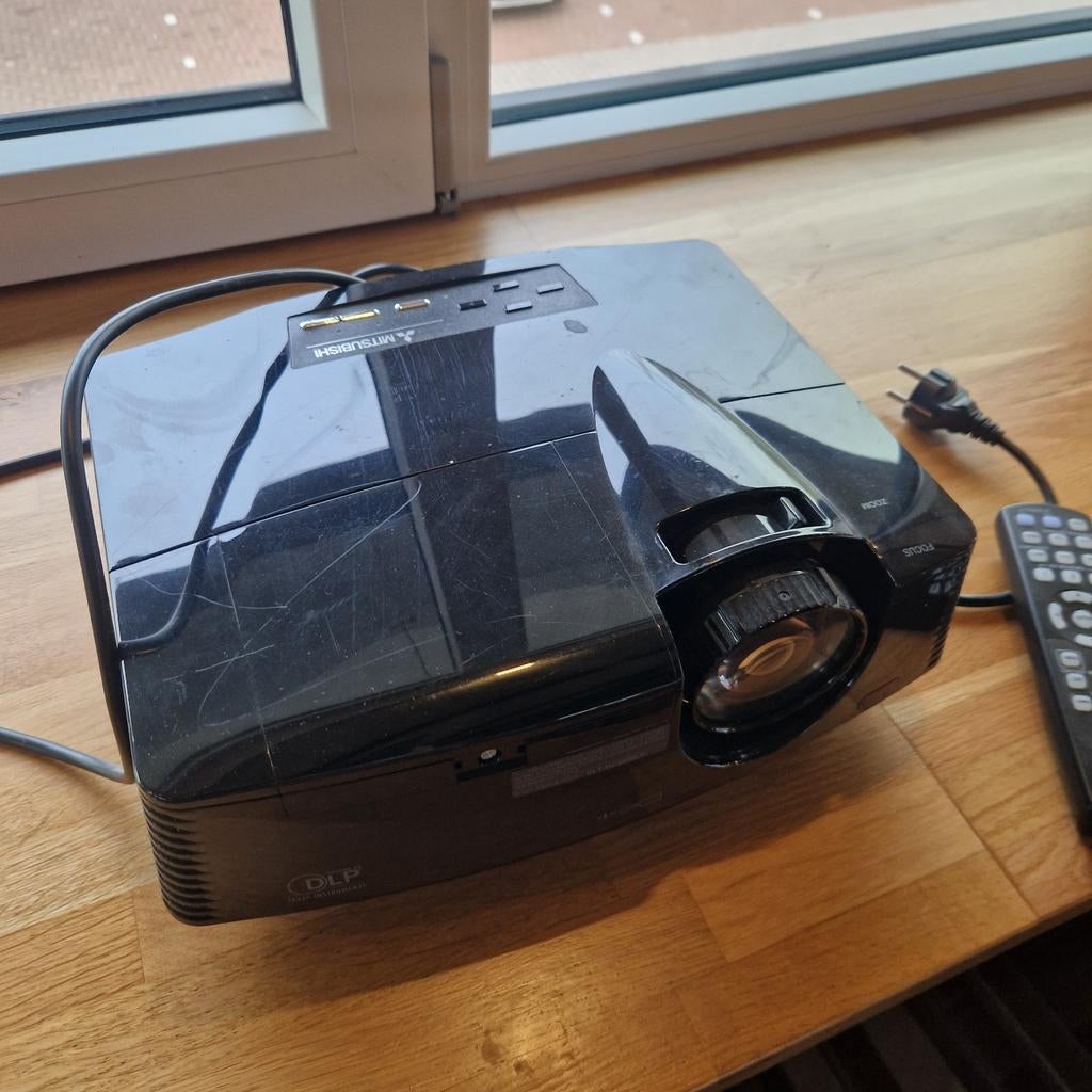 Mitsubishi beamer, Audio, Tv en Foto, Beamers, Ophalen of Verzenden