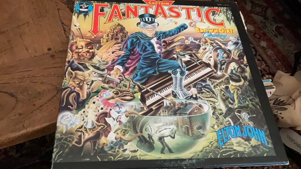 Elton John. Captain Fantastic, Ophalen of Verzenden, Zo goed als nieuw, Overige formaten