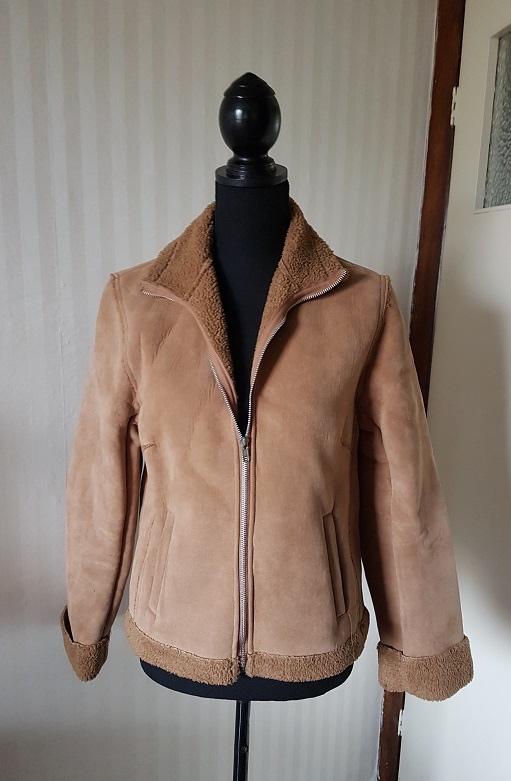 Koopje! Mooie camel suede look met teddy jas, maat 36 / 38., Kleding | Dames, Jassen | Winter, Gedragen, Maat 36 (S), Beige, Verzenden