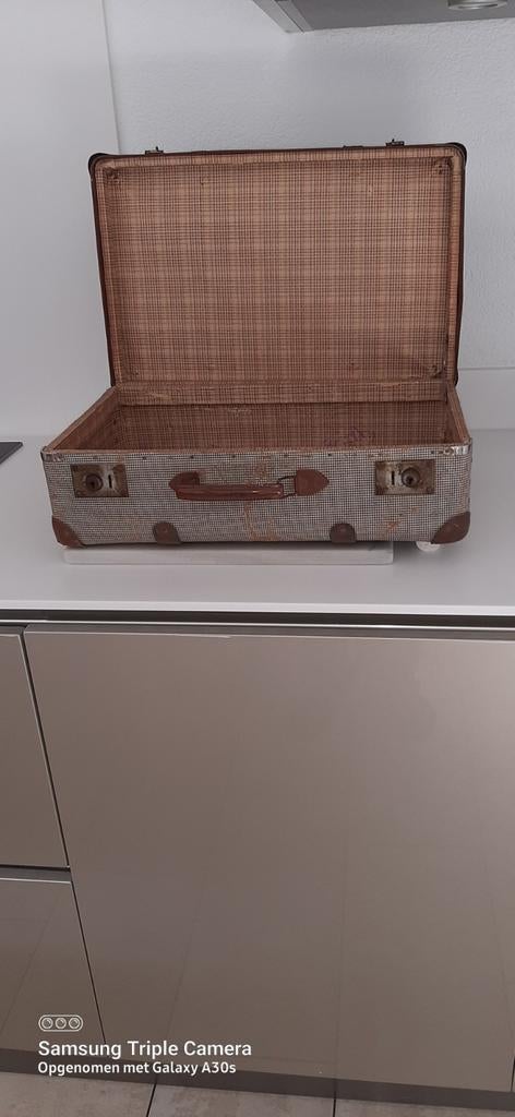 Vintage Koffer - Decoratief en Uniek  50x30  15 cm hoog, Sieraden, Tassen en Uiterlijk, Koffers, Ophalen, Gebruikt