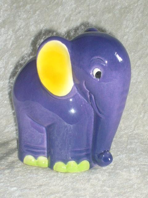 Goebel Spaarpot Paarse Olifant Moneybox, Verzamelen, Spaarpotten, Ophalen, Zo goed als nieuw, Steen, Aardewerk of Keramiek, Dier