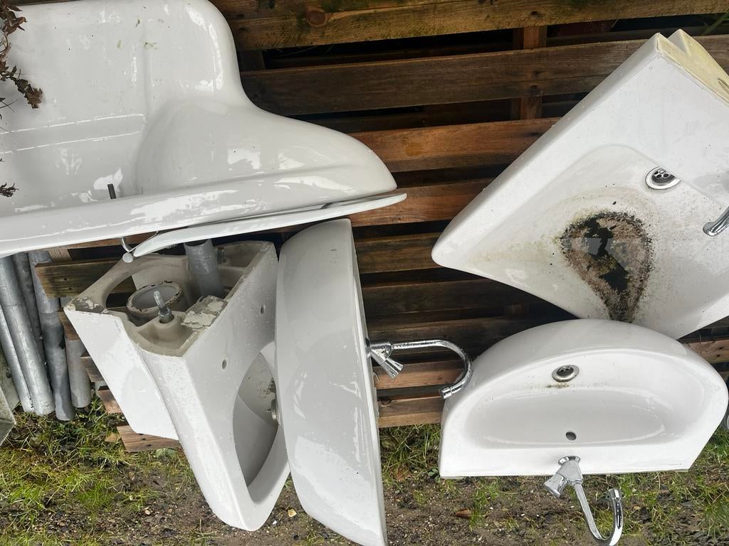 Veel wcpoten wasbaken en wastafels tekoop, Ophalen of Verzenden, Zo goed als nieuw, Wastafel