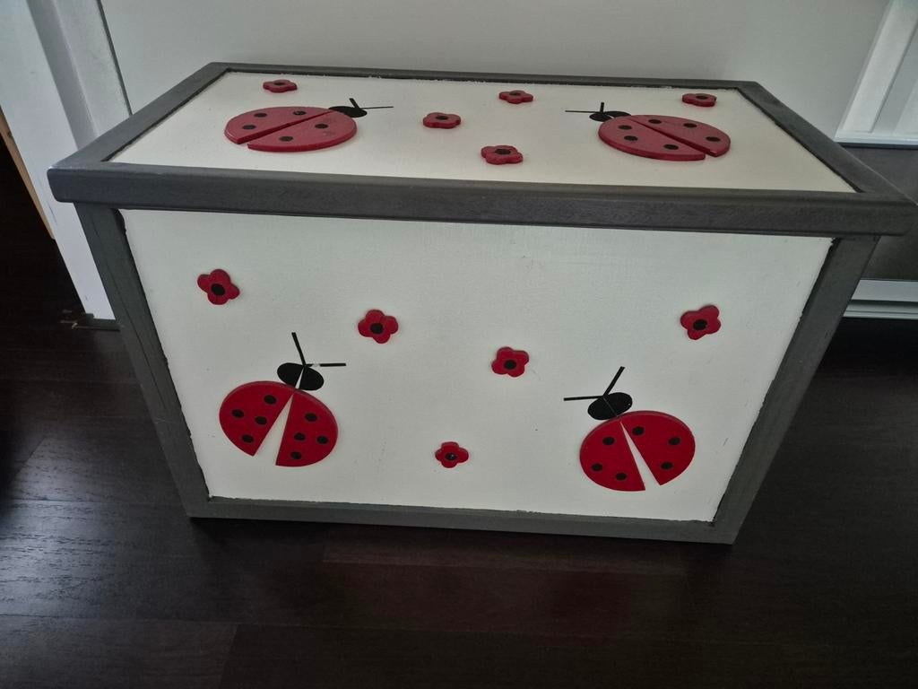 Opbergkist speelgoedkist hout lieveheersbeestje, Huis en Inrichting, Woonaccessoires | Kisten, Ophalen, Minder dan 50 cm, Gebruikt