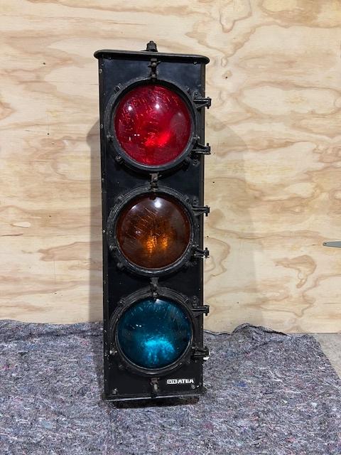 Vintage stoplicht in zeer goede staat. Verlichting werkt nog, Verzamelen, Merken en Reclamevoorwerpen, Ophalen, Gebruikt, Overige typen
