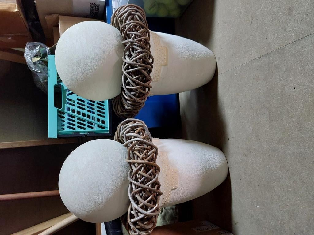 Bloempotten met kransen en bollen., Ophalen, Zo goed als nieuw