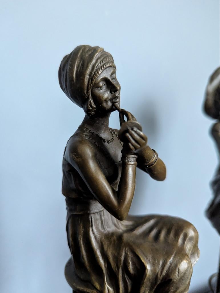 Bronzen beelden van dames op de  barkruk, Ophalen of Verzenden