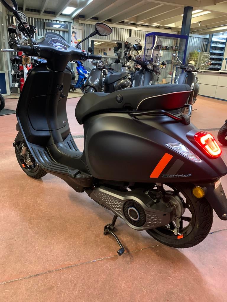 Gebro scooters: Vespa Sprint S Elettrica 45, Ophalen, Overige modellen, Maximaal 45 km/u, Nieuw