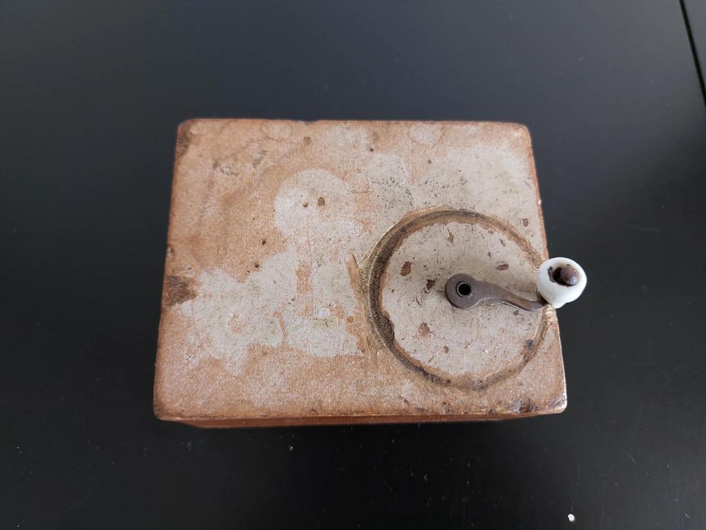 Houten muziekdoosje., Ophalen