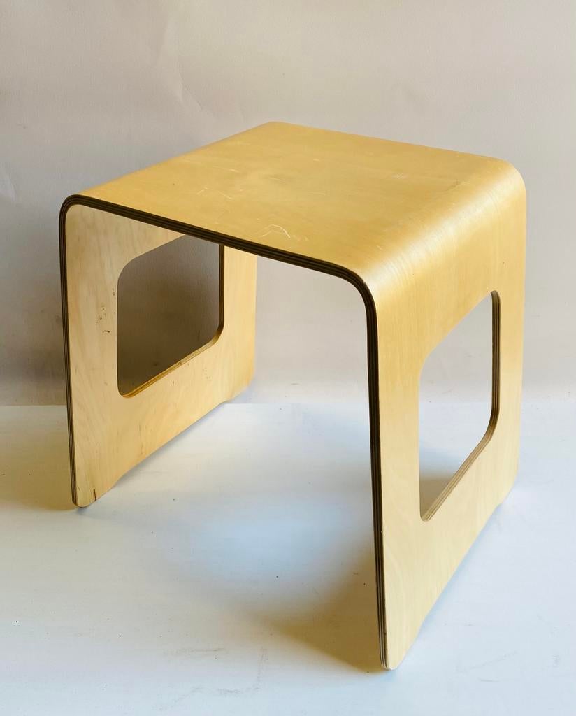 Beukenhouten Ikea kruk / bijzettafel Benjamin, Gebruikt, Ikea, Ophalen of Verzenden, Info@ikea.nl