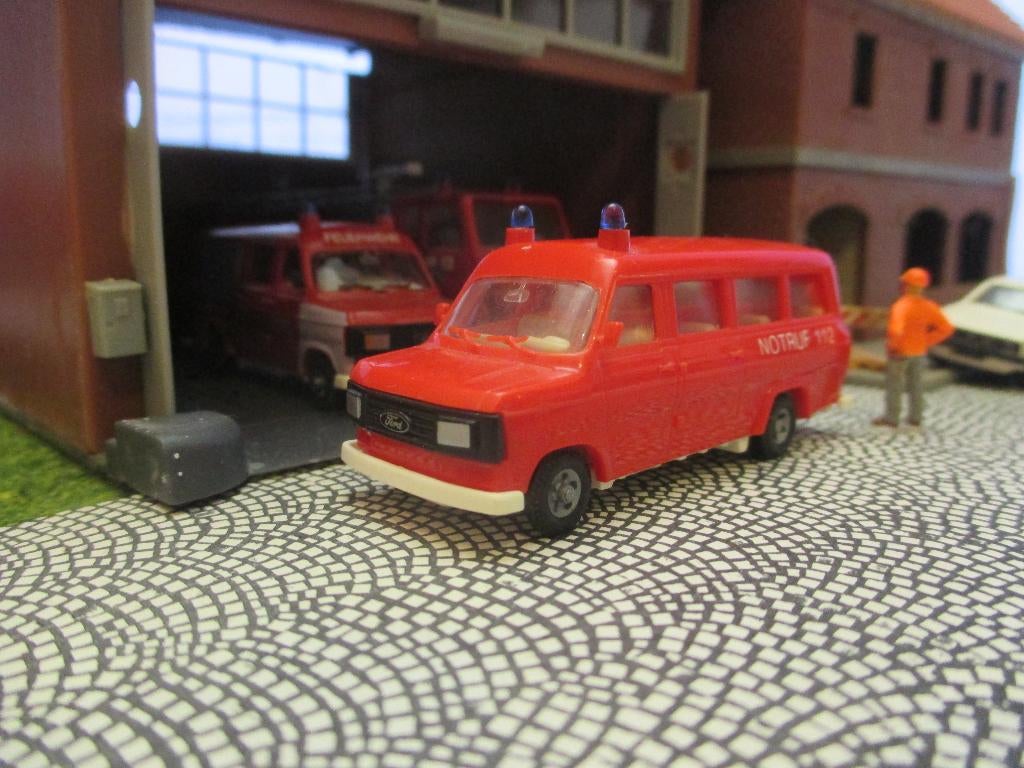1978-1986 Ford Transit Mk.2 LWB - Revell-Praliné Feuerwehr, Ophalen of Verzenden, Zo goed als nieuw, Bus of Vrachtwagen, Overige merken