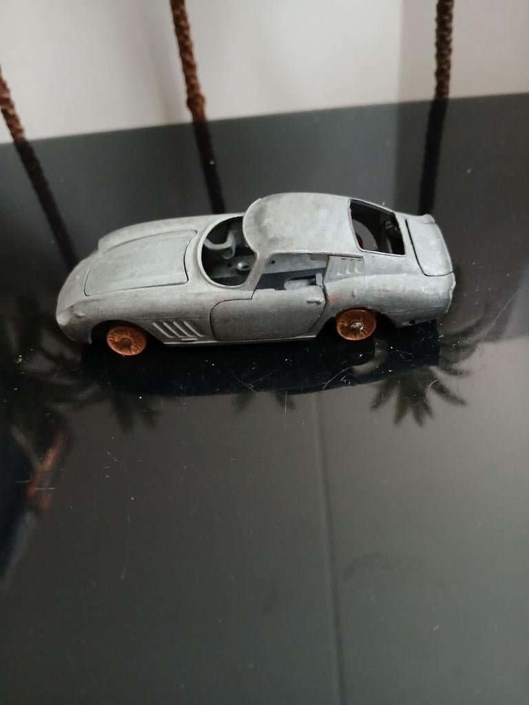 Rollende carrosserie van Ferrari 275 GTB. Dinky toys, Ophalen of Verzenden, Gebruikt, Auto, Dinky Toys
