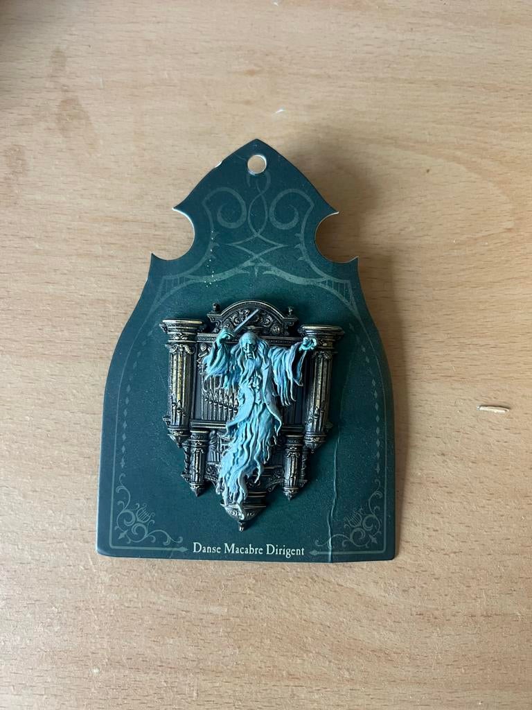 Efteling pin - Danse Macabre Dirigent, Verzamelen, Efteling, Ophalen of Verzenden, Zo goed als nieuw, Button of Speldje