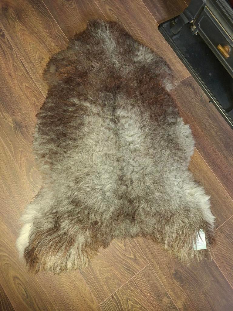 Mooie schapenvacht - bruin/grijs, Ophalen, Gebruikt, 100 tot 150 cm, Grijs