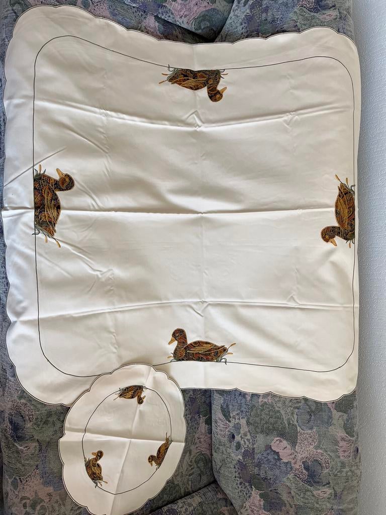 Mooi vierkant kleed met eend voor salon- of bijzettafel, Antiek en Kunst, Ophalen of Verzenden