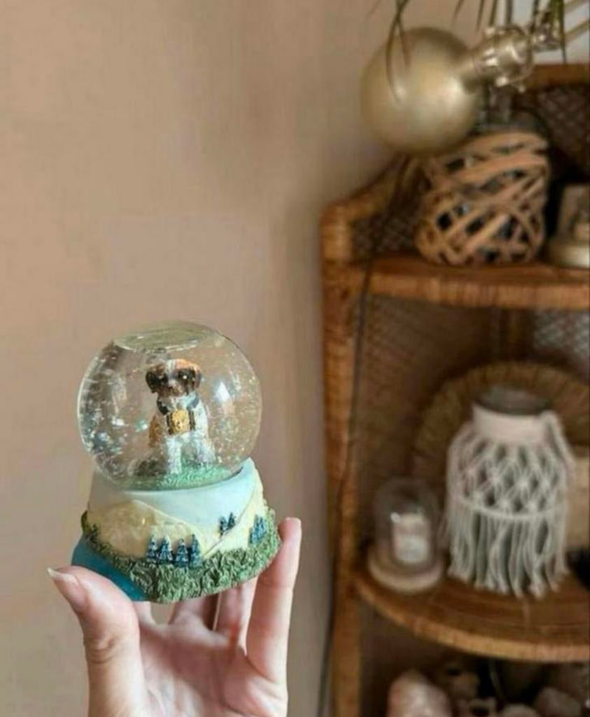 Glazen sneeuwbol met hond uit zwitserland - glitters, Ophalen of Verzenden, Zo goed als nieuw