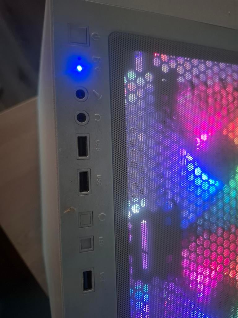 Goeie gaming pc wit (specs in de beschrijving), Computers en Software, Desktop Pc's, Ophalen