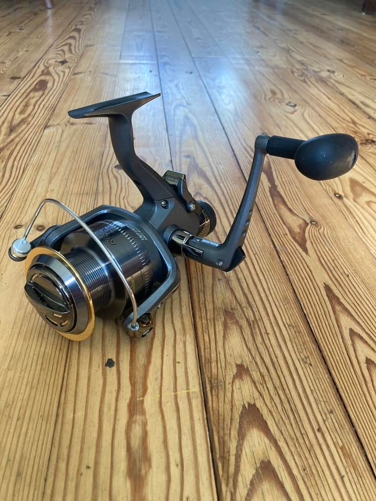 Daiwa Regal Plus 5000 bri Baitrunner, Ophalen of Verzenden, Zo goed als nieuw, Molen