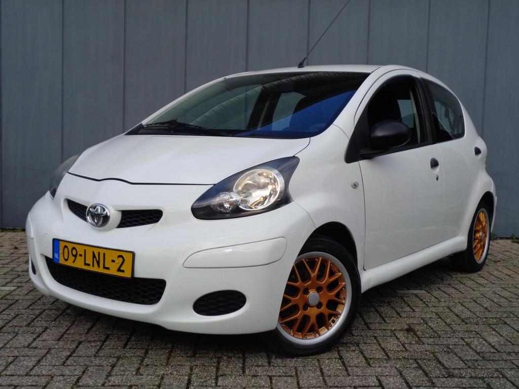 Toyota Aygo 1.0-12V Access 5drs,Airco Zeer Mooi, Voorwielaandrijving, Stof, Gebruikt, Zwart