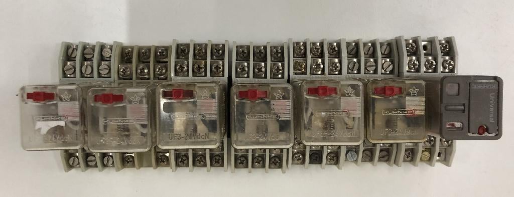 7 Insteek relais 11 polige Kuhnke UF3 relais 24 en 220 volt, Ophalen of Verzenden, Gebruikt