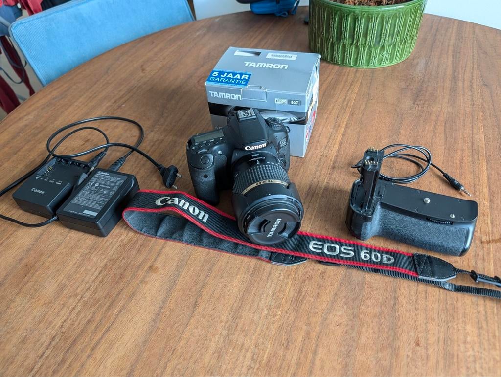 Canon 60D + Tamron 18-270 3.5-6.3 Di II VC

PZD + accessoire, 18 Megapixel, Spiegelreflex, Canon, Ophalen of Verzenden