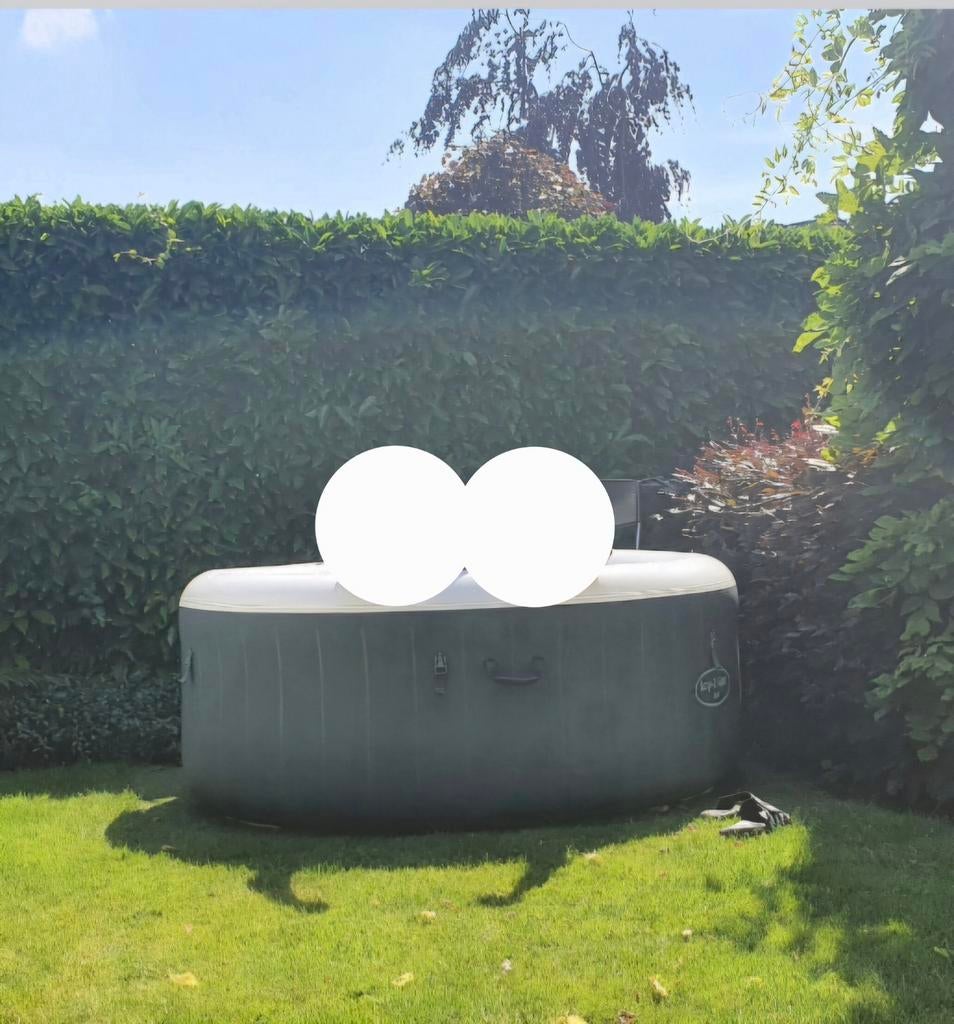 Bestway Opblaasbare jacuzzi voor in de tuin, Ophalen of Verzenden, Zo goed als nieuw, Afdekzeil, Opblaasbaar