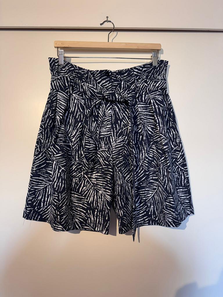 Donkerblauw/witte korte broek studio Anneloes maat XL travel, Kort, Blauw, Maat 46/48 (XL) of groter, Ophalen of Verzenden