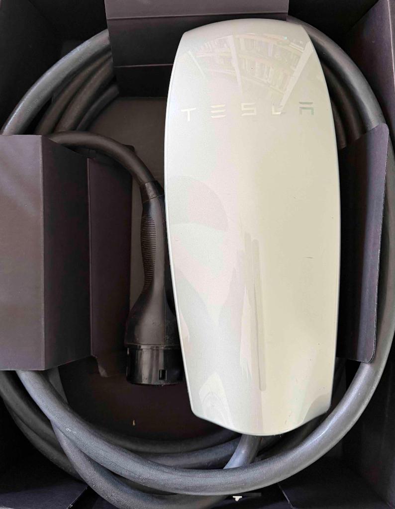 Tesla Wall Connector 2de generatie, Ophalen, Zo goed als nieuw, Laadpaal en Laadkabel