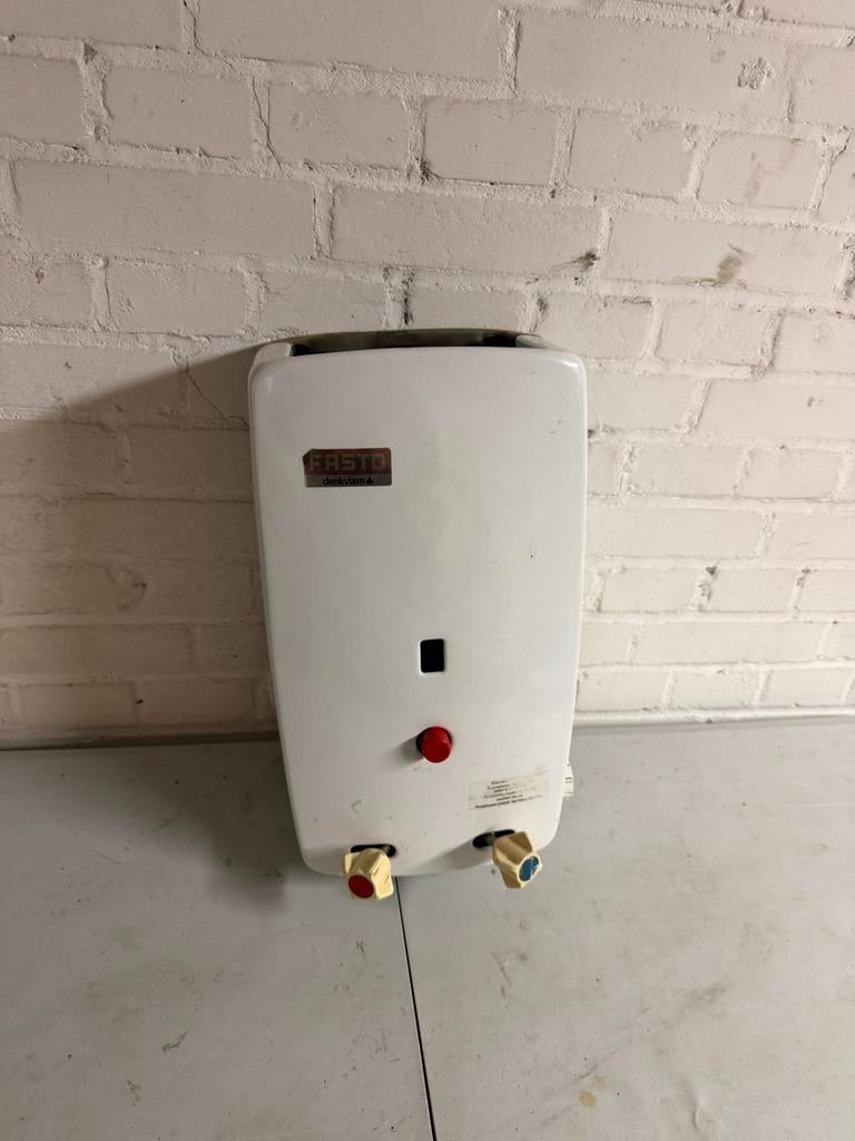 Geiser moet gecontroleerd worden, Doe-het-zelf en Verbouw, Geisers en Boilers, Ophalen, Geiser, Zo goed als nieuw, Minder dan 20 liter