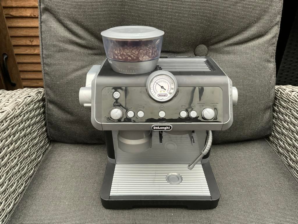 Nieuwe Delonghi Barista koffiezet apparaat speelgoed, Kinderen en Baby's, Speelgoed | Speelkeukens, Ophalen, Nieuw, Kunststof
