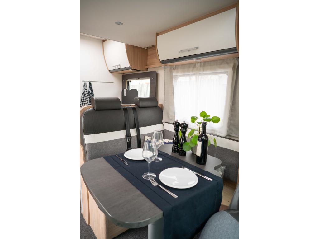 Stoere Sunlight T68 T 68 voor 5 pers. TV, Schotel, 2x airco, Koelkast, Sunlight, Ringverwarming, Fiat