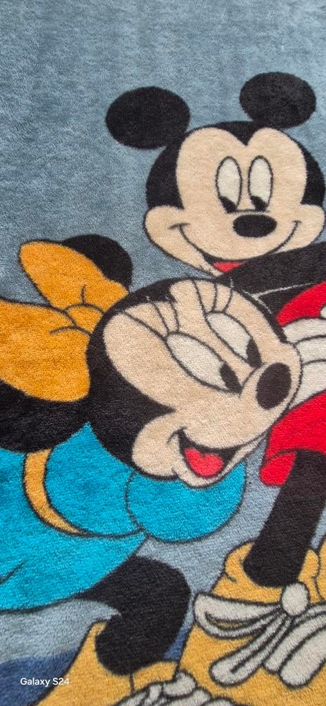 Mickey en Minnie Mouse deken, Verzamelen, Disney, Ophalen of Verzenden, Mickey Mouse, Gebruikt, Beeldje of Figuurtje