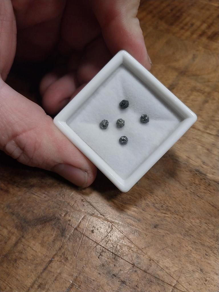 5 kleine ruwe diamanten uit afrika, Ophalen of Verzenden, Zo goed als nieuw