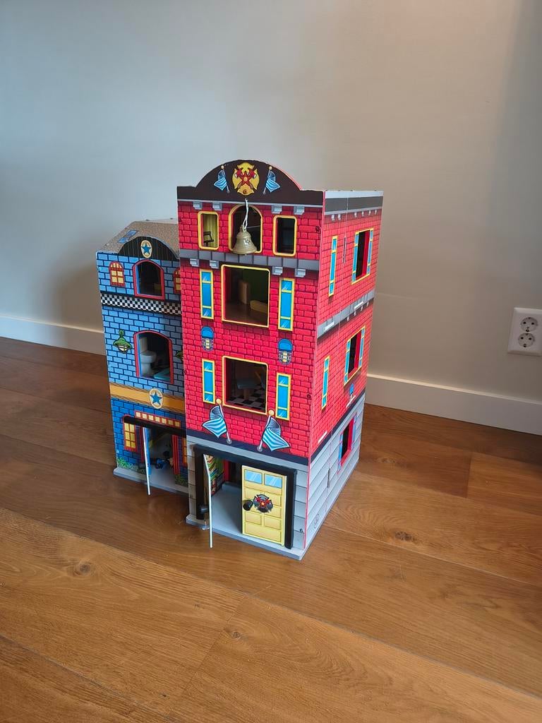 Houten brandweerkazerne met politiebureau., Ophalen of Verzenden, Poppenhuis