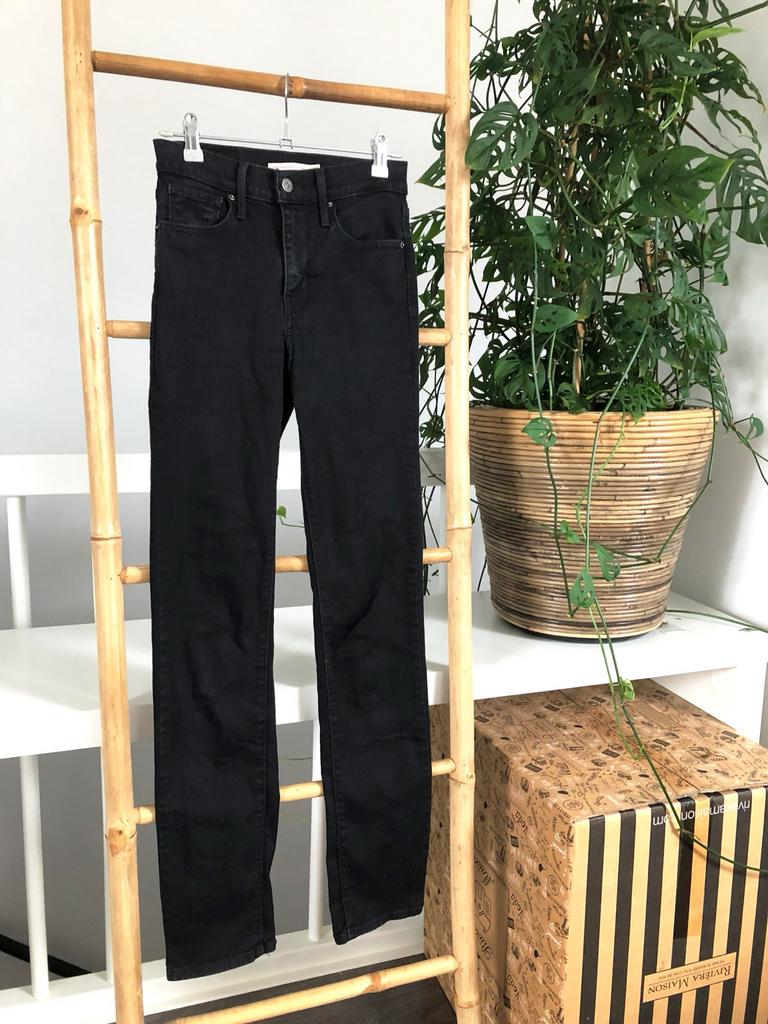 Levi's 724 High Rise Straight Jeans W25 L32 Zwart, Ophalen of Verzenden, Zo goed als nieuw, Zwart, W27 (confectie 34) of kleiner